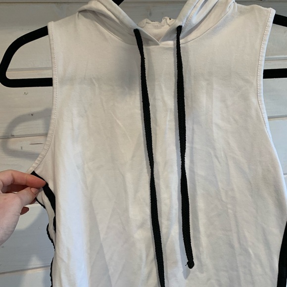 4/$30 Bluenotes | White Hooded Cutoff Top - Picture 4 of 7